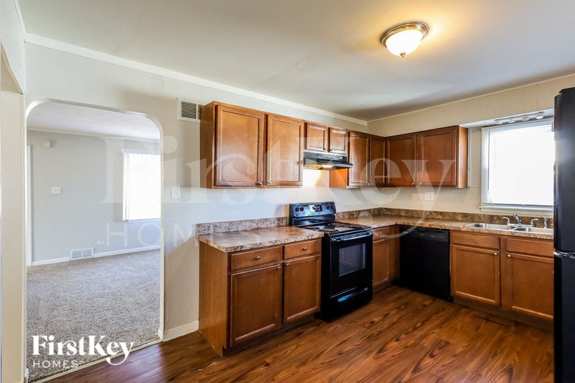 Building Photo - 3915 N Park St