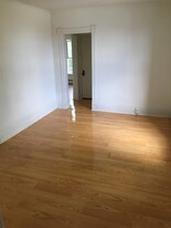 Building Photo - 207 S Mill St Apt 2