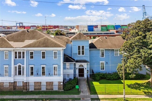 Primary Photo - 4716 Annunciation St