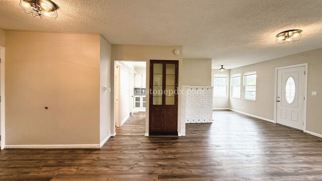 Building Photo - Lovely 3BD|1BA Home in Oregon City w/Basem...