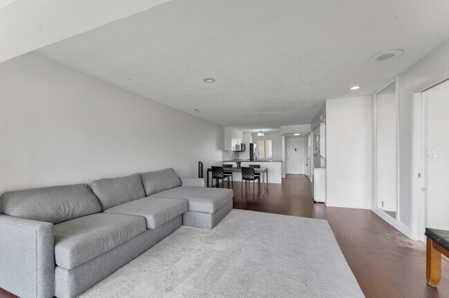 Building Photo - 4489 Luxemburg Ct