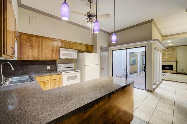 Building Photo - 3158 W Holcombe Blvd