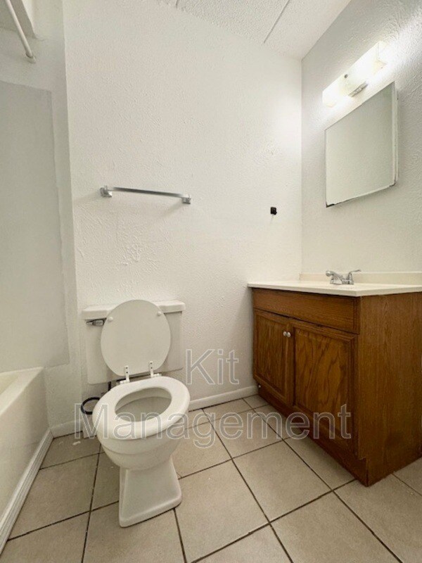 Building Photo - Charming 1-Bed in Toledo – Cozy 570 sq ft with Shared Laundry for Just $675
