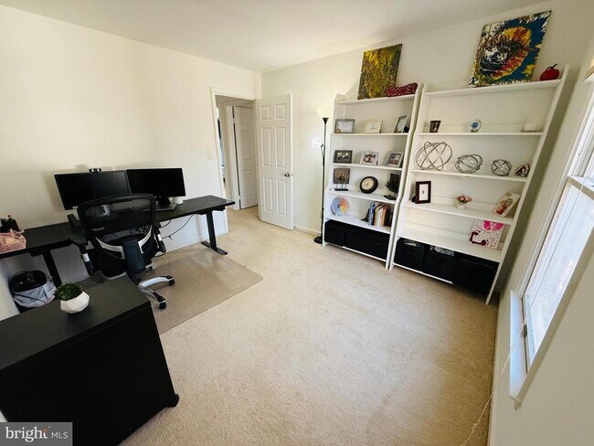 Building Photo - 16108 Kennedy St