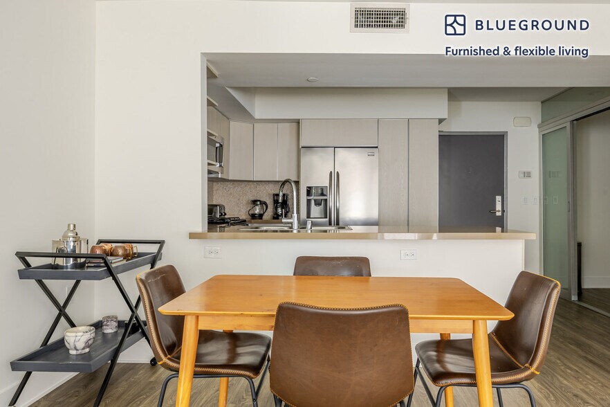 Building Photo - 10473 Santa Monica Blvd