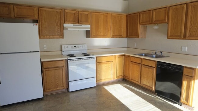 Building Photo - 2301 Flintstone Cir
