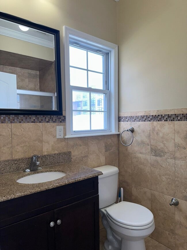 Building Photo - 272 St Pauls Ave