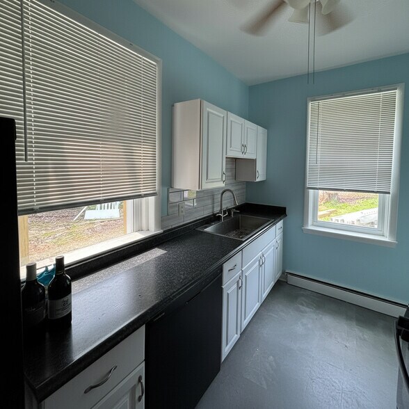 Kitchen - 1626 Middle Rd