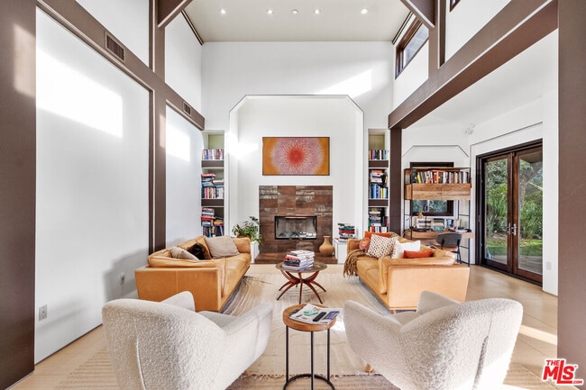Building Photo - 2473 La Condesa Dr