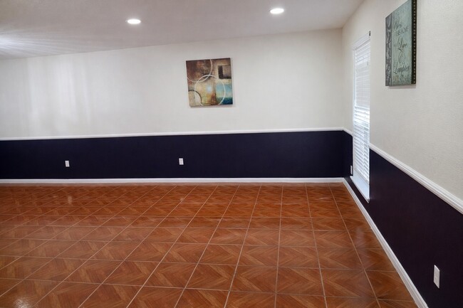 Building Photo - 15914 Pinyon Creek Dr