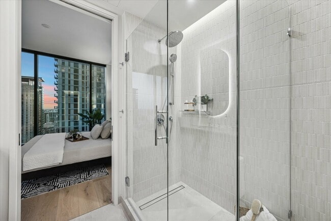 Building Photo - 610 Davis St