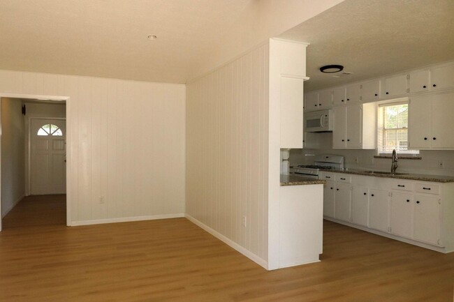 Building Photo - 109 Halo Dr