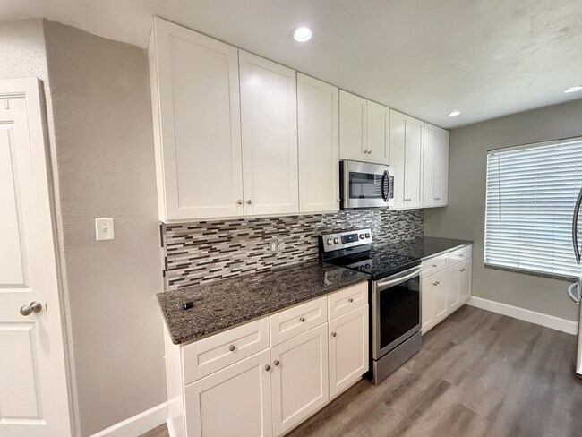 Building Photo - Comfortable 3-Bedroom Home for Lease in Ke...