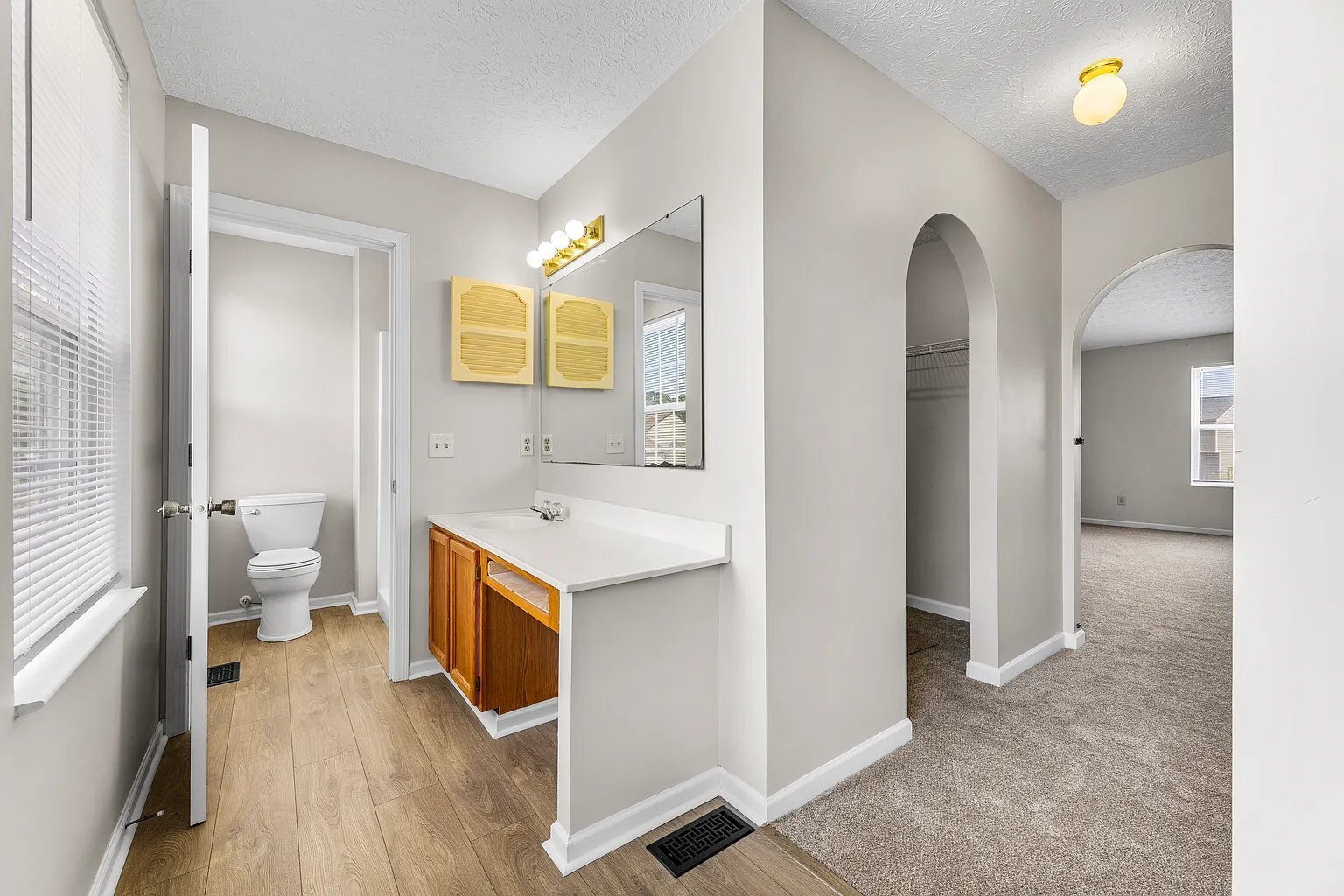 Building Photo - 328 Regency Ave