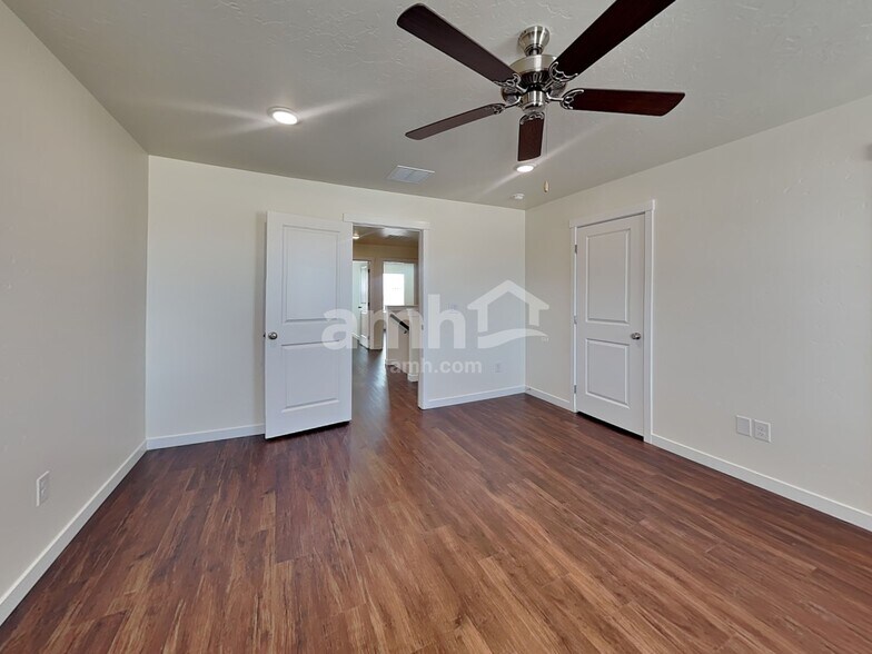 Building Photo - 1529 N Garnet Creek Ave