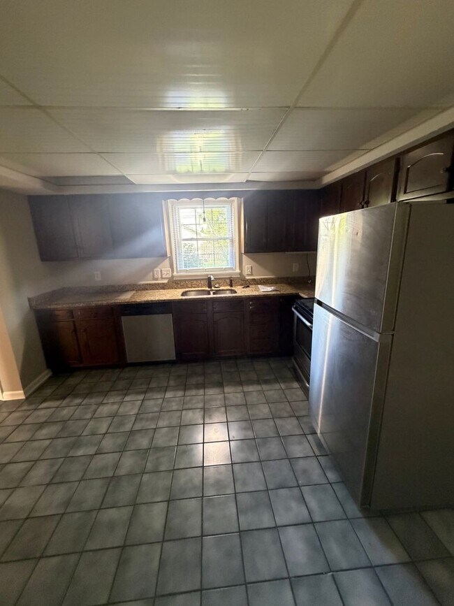 Building Photo - 3 Bedroom 3 Bathroom For Rent
