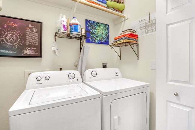 Building Photo - 522 Arthur St