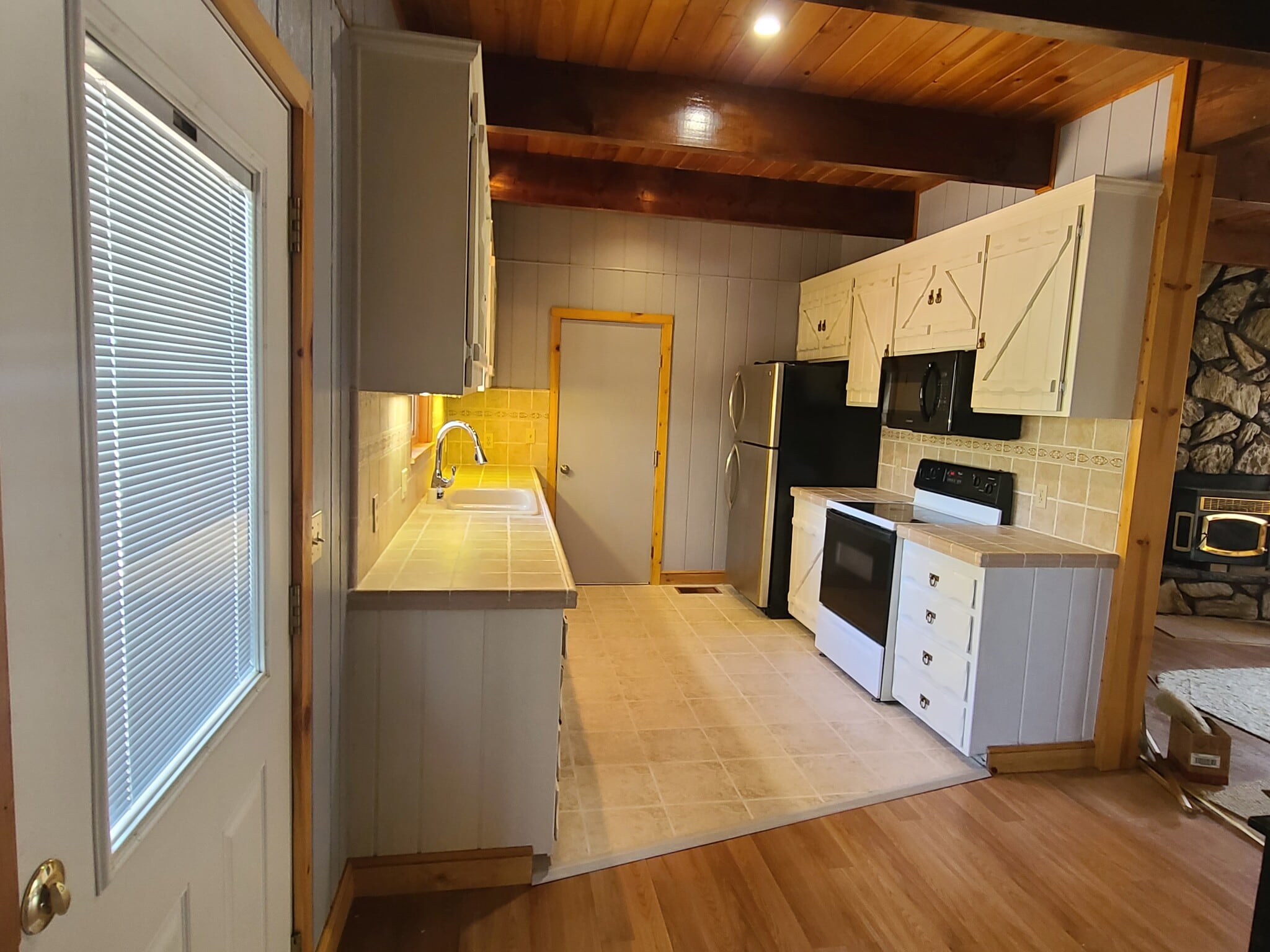 Building Photo - 15325 Acacia Way