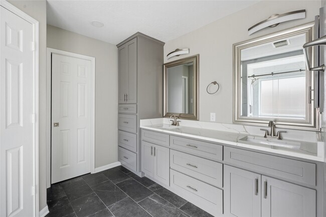 Building Photo - 2605 Los Alamos Cir