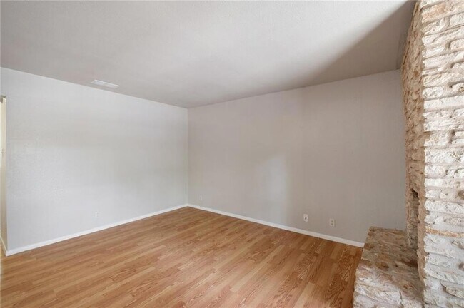 Building Photo - 211 Sport Clips Wy