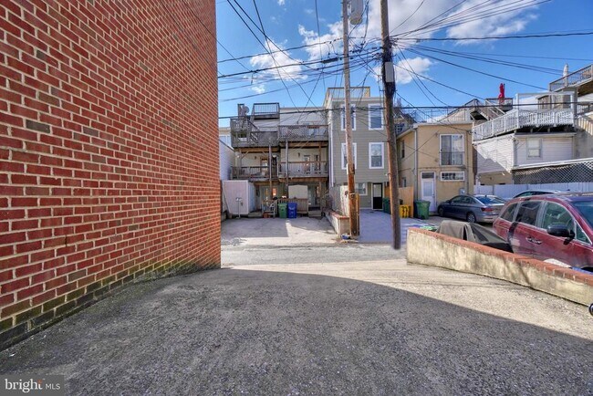 Building Photo - 1412 Battery Ave