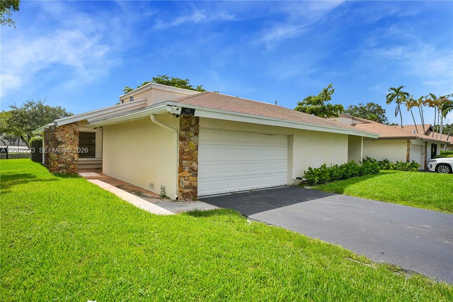 Building Photo - 4102 N 51st Ave