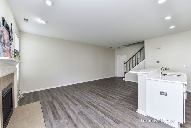 Building Photo - 680 Meadowridge Dr