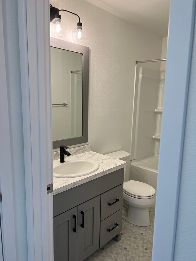 Building Photo - New 3 Bedroom/3 Bathroom House
