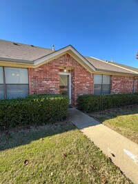 Building Photo - Home Sweet Townhome