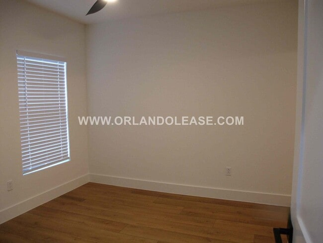 Building Photo - Beautiful 3/3.5 Townhome in the SODO area of Orlando