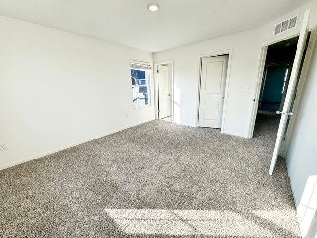 Building Photo - 2241 Sassafras Wy