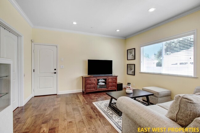 Building Photo - 58 S Altadena Dr