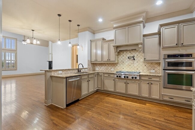 Building Photo - 444 Wild Elm St