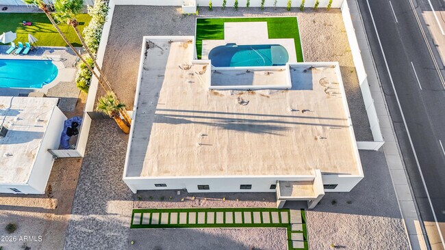 Building Photo - 5540 E Dahlia Dr