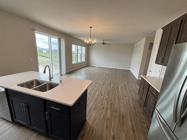 Building Photo - 670 Lambert Dr