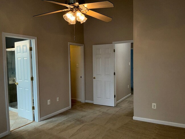 Building Photo - Very well maintained 3BR 2.5BA 3 level townhome located in the Milestone Community of Germantown