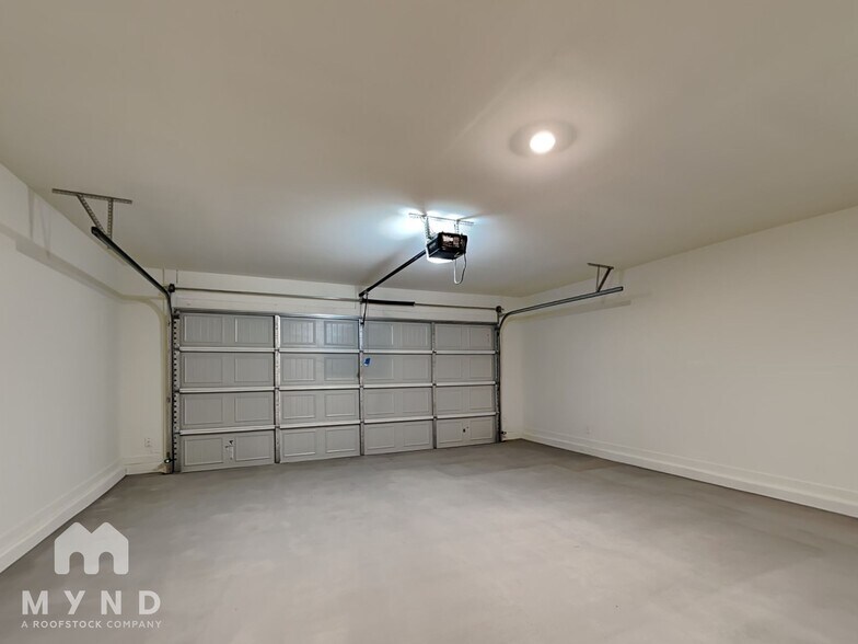 Building Photo - 1065 W Virginia Ave
