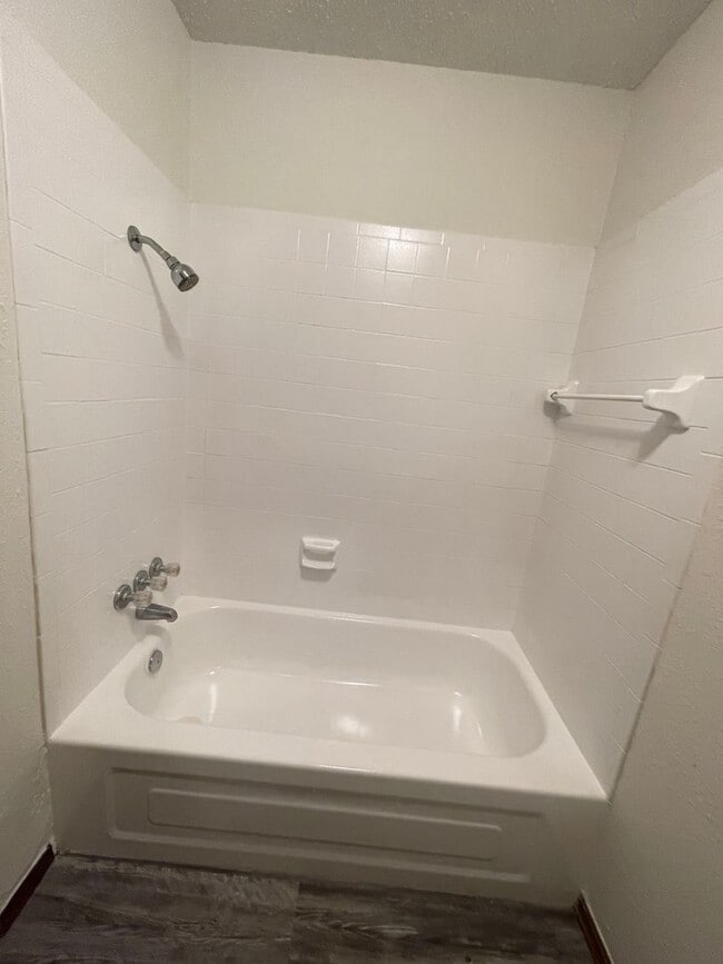 Building Photo - 2 bed 1 bath duplex tastefully updated in a great location in the heart of Blanchard! Plenty of p...