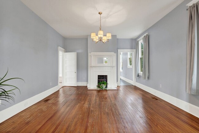 Building Photo - 25 E 33rd St