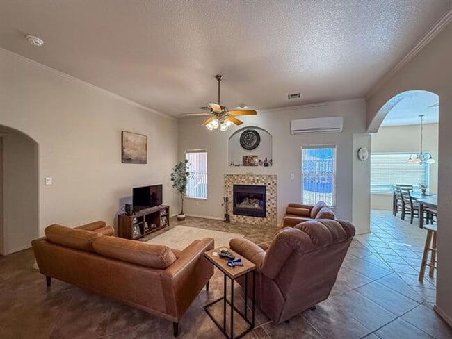 Building Photo - 2409 Saguaro Loop