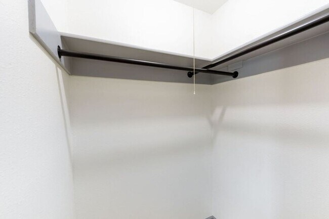 Building Photo - HALF OFF 1ST MONTHS RENT! NO DEPOSIT OPTION!* MOVE IN SPECIAL!