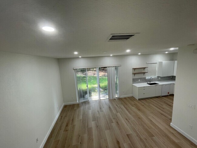 Building Photo - 12472 SW 44th Ct