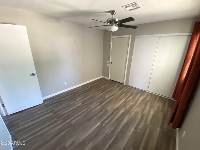 Building Photo - 4627 W Rose Ln