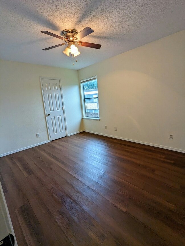 Building Photo - 8109 Foxfire Ln