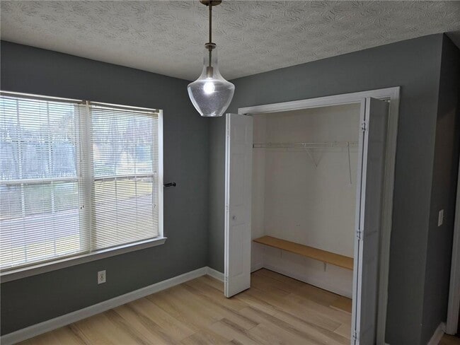 Building Photo - 3243 Oak Vista Way SW