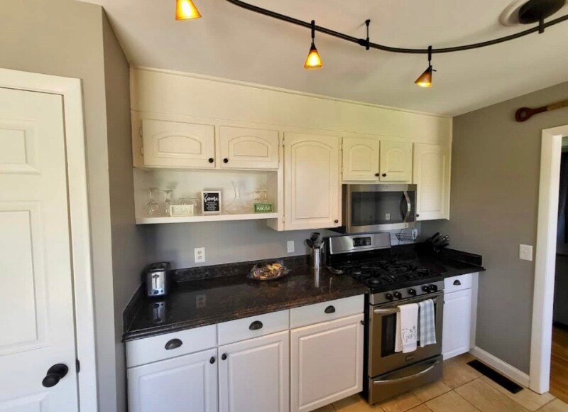 Building Photo - 202 Edgewater Dr