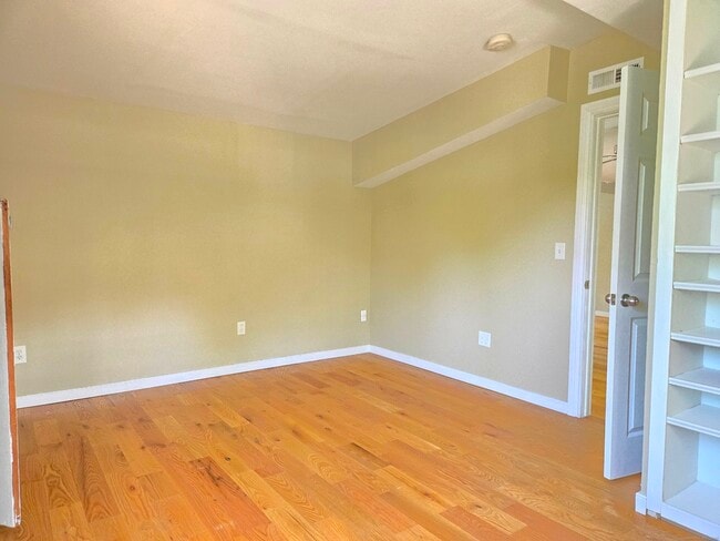 Building Photo - 190 Short Beach Rd