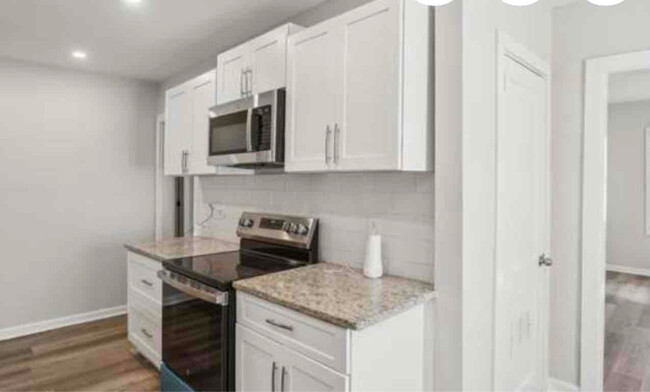 Building Photo - 1694 Kenmore St SW