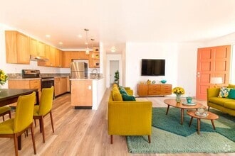 Building Photo - Elegantly Upgraded 2 Bed/1 Bath Condo in U...