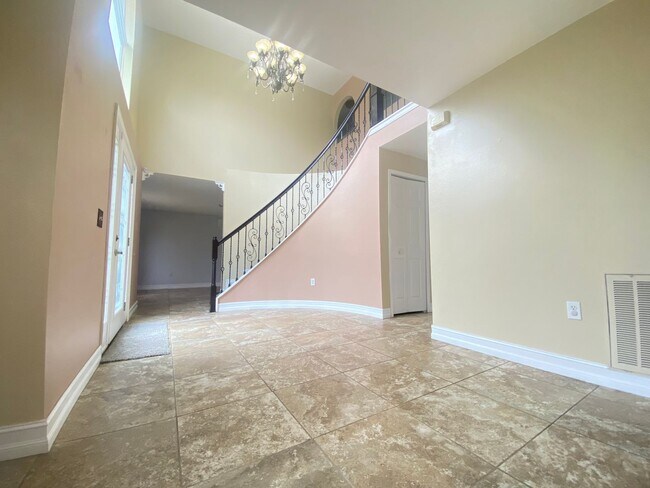 Building Photo - 4/2.5 Clermont Home with fenced yard
